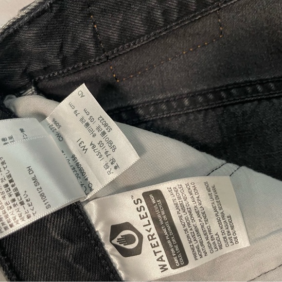 Levi 501 Shorts - Picture 3 of 4